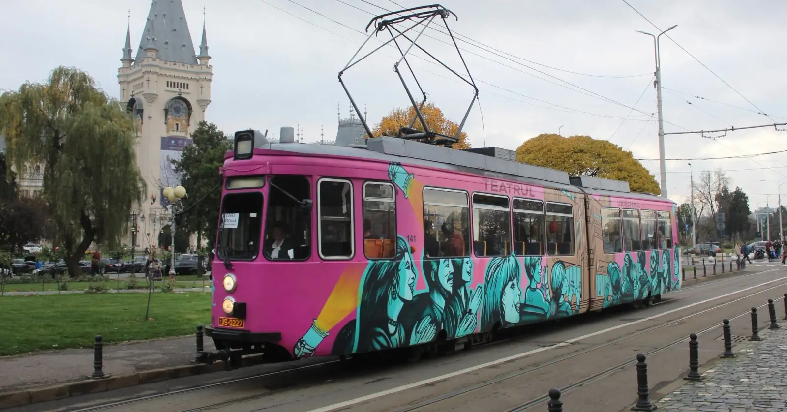 Tramvaie blocate în Tătărași Nord, după o defecțiune la un vagon. Pantograful s-a rupt în mers
