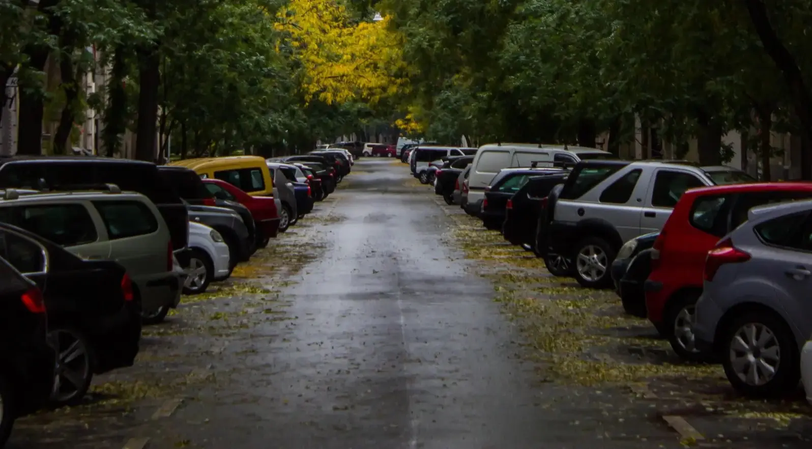 Criza parcărilor la Iași. 80% dintre sesizările la Poliția Locală vizează locuri ocupate abuziv