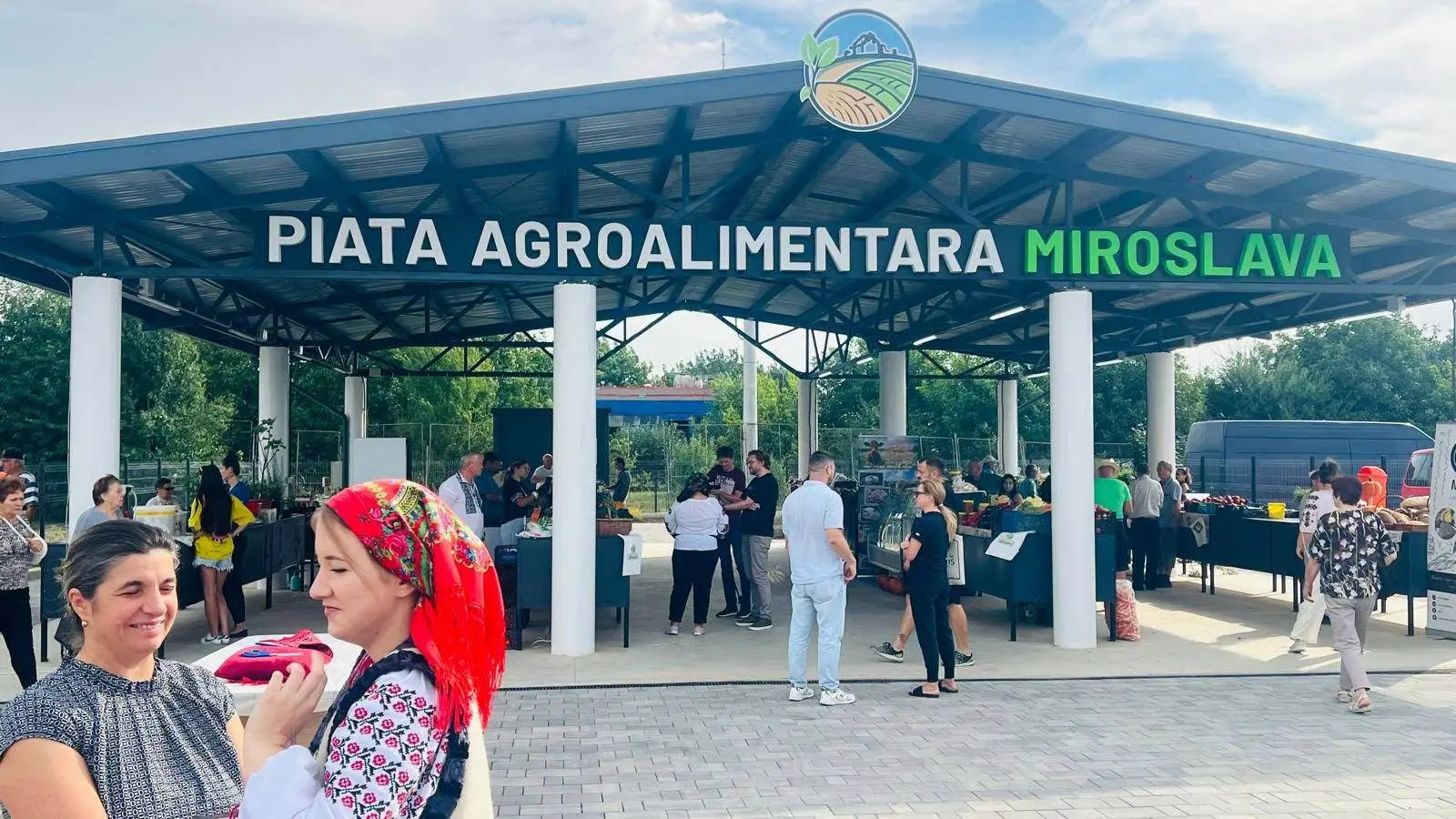 Piața Agroalimentară din Miroslava și-a deschis porțile. Ce găsesc aici localnicii