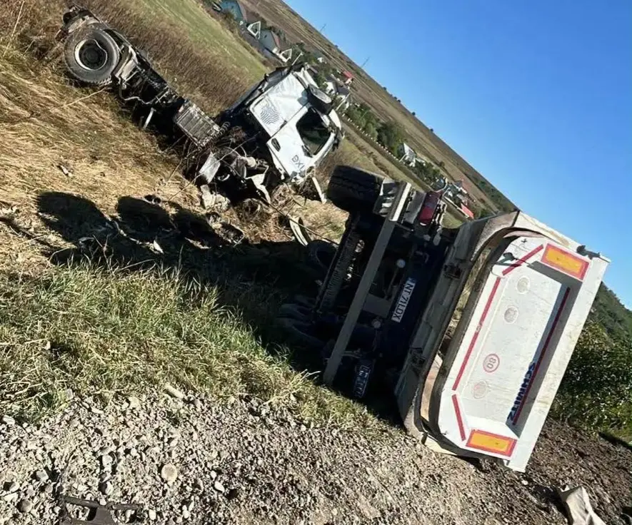 Tragedie pe „drumul morții” de la Lețcani. Un șofer de 45 de ani a murit după impactul violent cu un camion