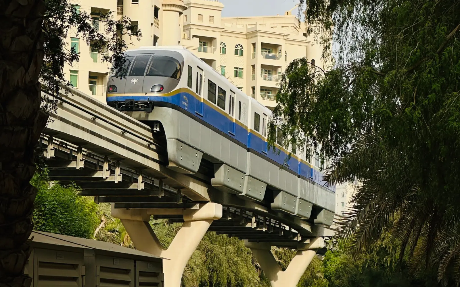 EXCLUSIV. Monorailul ar putea scăpa Iașul de aglomerație. Discuții cu japonezi, chinezi și indieni pentru „trenul suspendat”