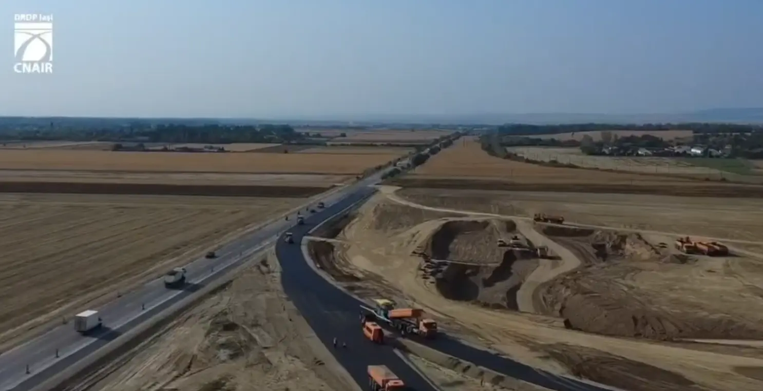 Când se va putea circula pe A7 între Bacău și Pașcani. Umbrărescu a mobilizat 5.500 de muncitori pe șantier