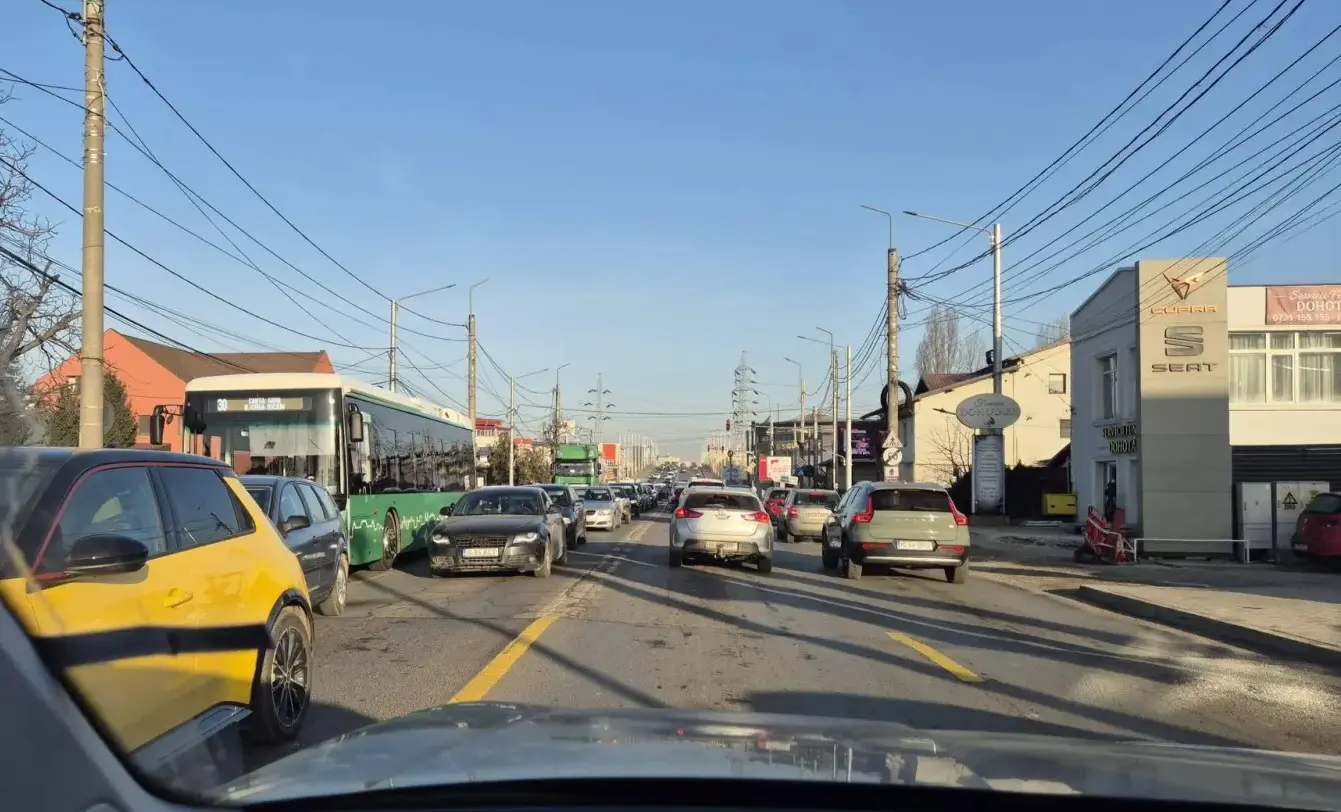 Cât timp pierzi în trafic ca să traversezi Iașul la orele de vârf. Am comparat cele mai aglomerate trasee