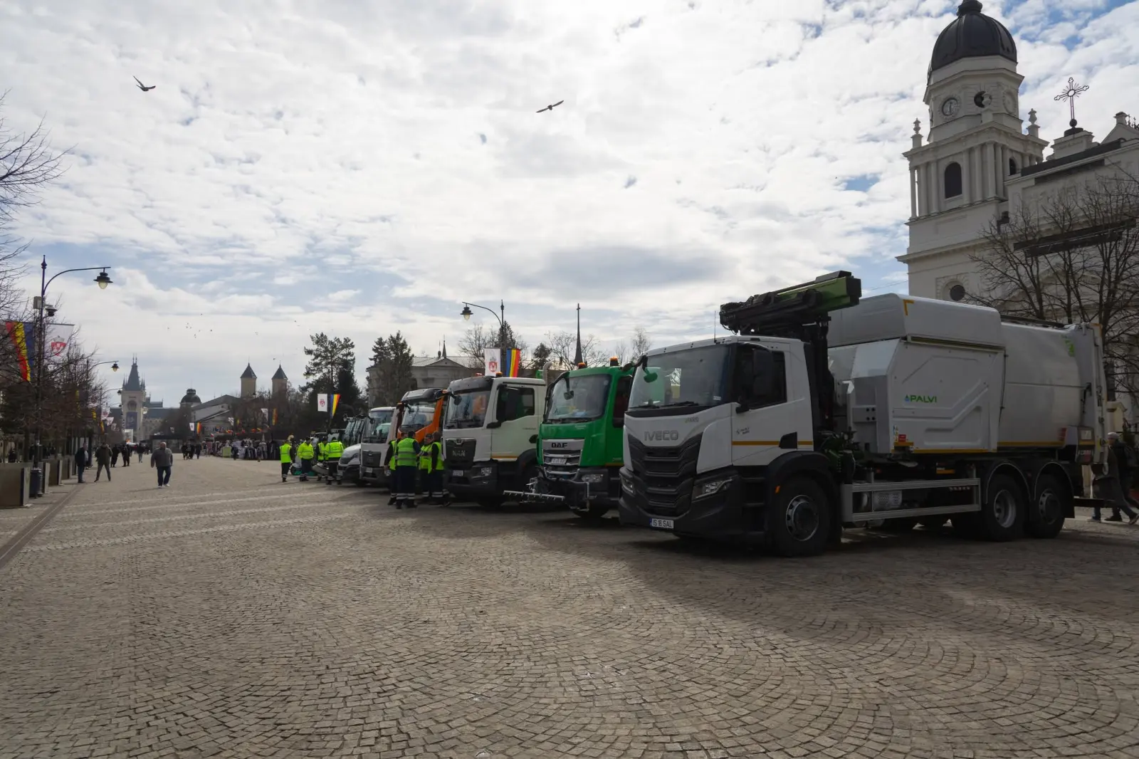 Salubris trece pe electric pentru colectarea gunoiului stradal. Ce vehicule vor apărea pe străzile din Iași
