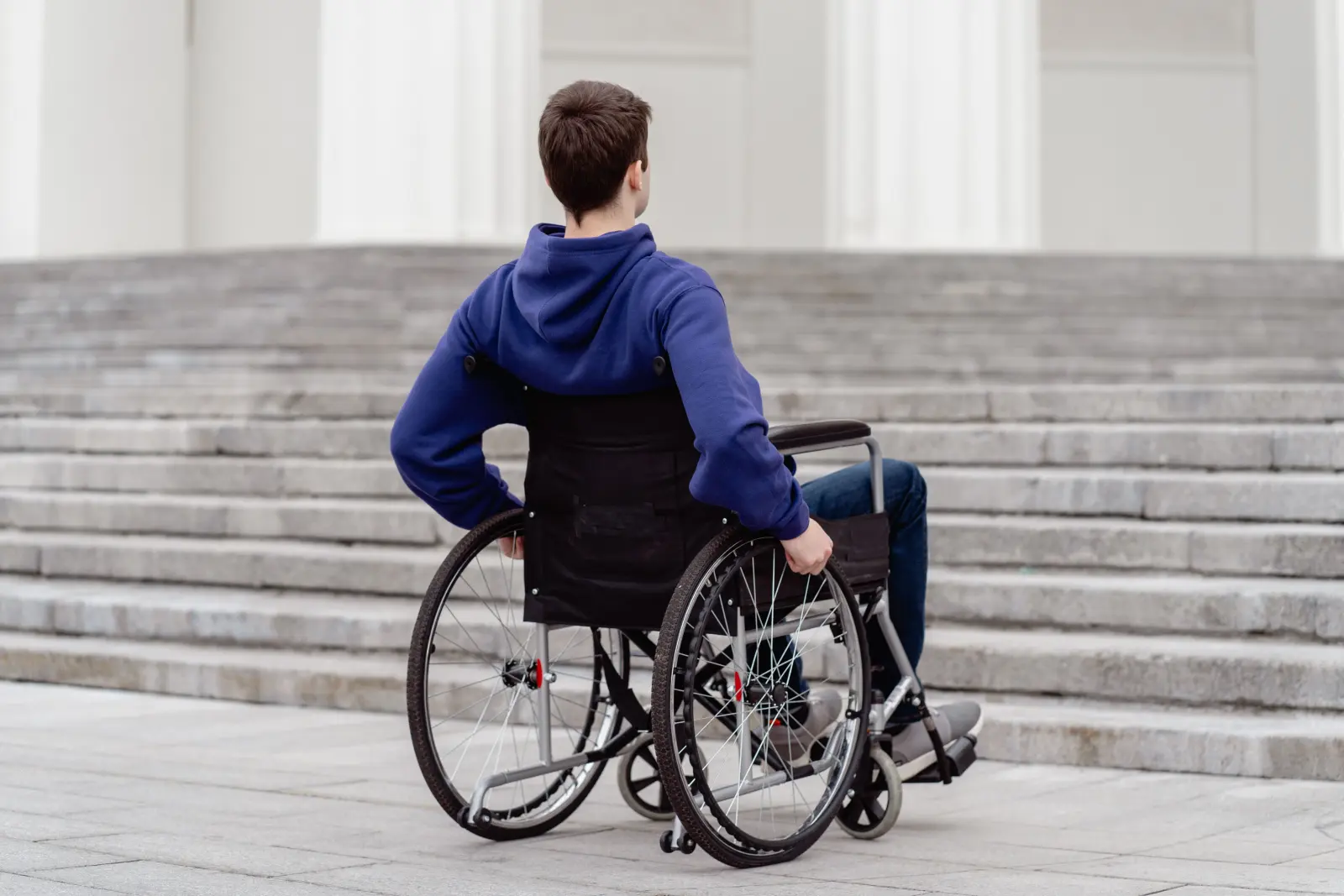 UAIC îi plătește pe studenții care își ajută colegii cu dizabilități. Bursa ajunge la 1.000 de lei pentru două luni