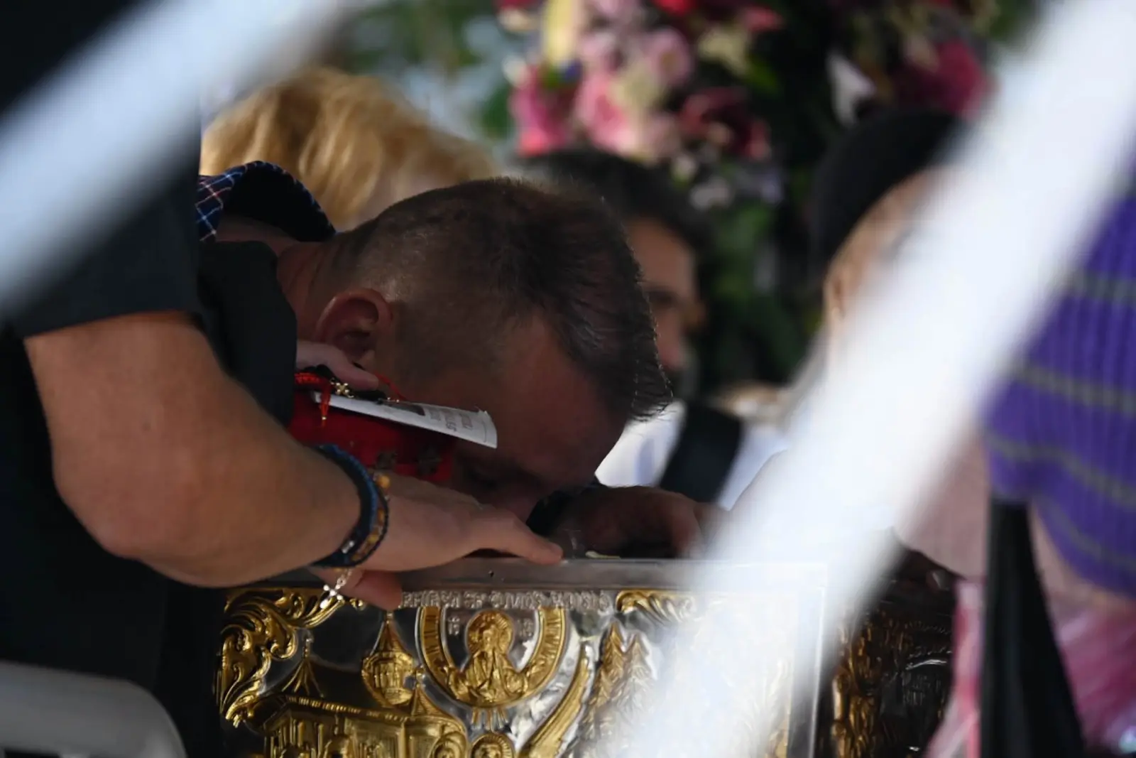 Câte persoane au trecut pe la racla Sfintei Cuvioase Parascheva. Peste o sută de credincioși au avut nevoie de îngrijiri medicale