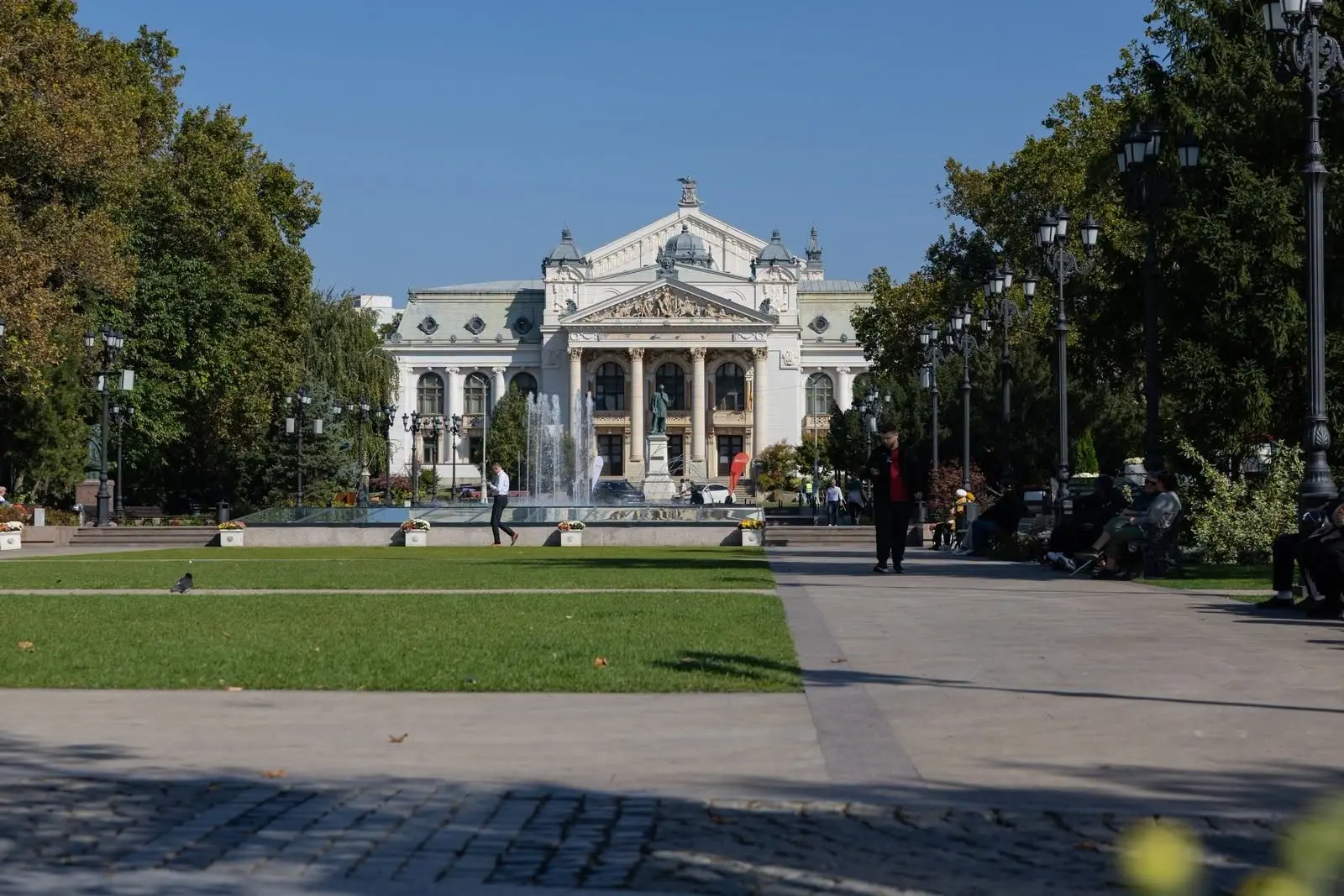 Pregătiri speciale în centrul Iașului pentru 14 octombrie. Ce se întâmplă cu fântânile din fața Teatrului Național