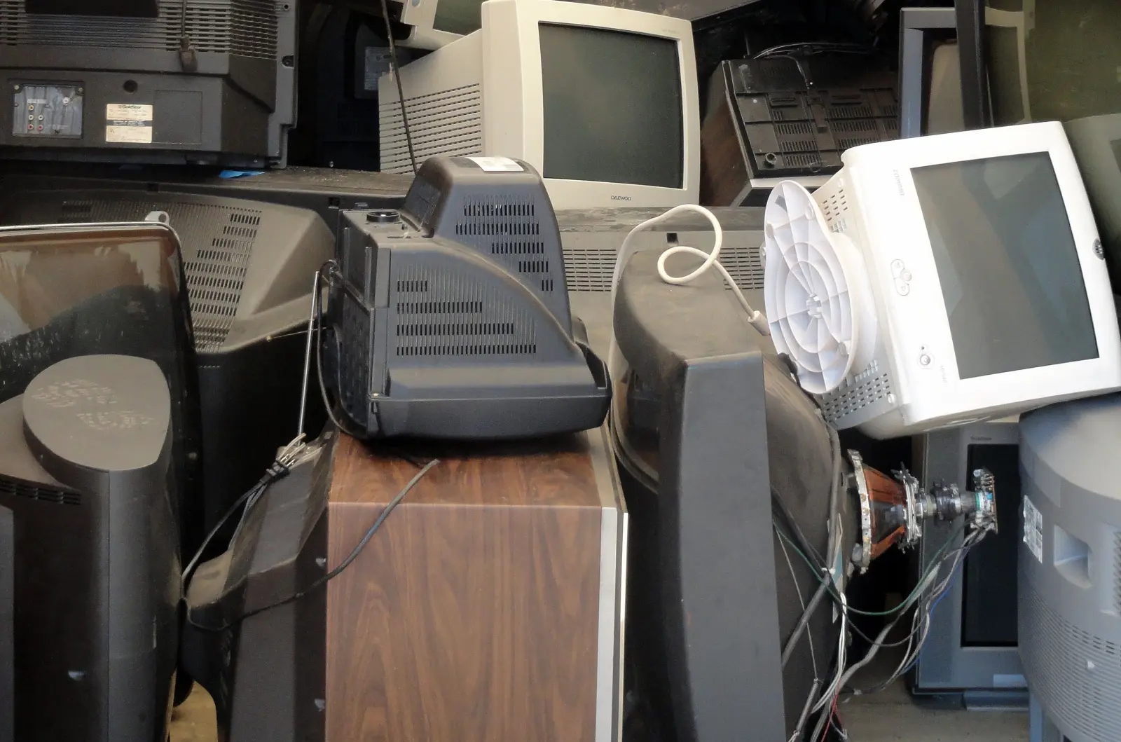 Unde reciclezi electronicele vechi în Iași. Punctele de colectare și programul acestora
