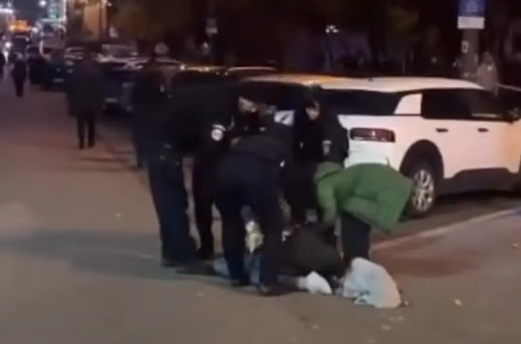 VIDEO. Scandal la pelerinajul Sfintei Parascheva! Patru persoane au fost amendate după ce au încercat să sară peste rând