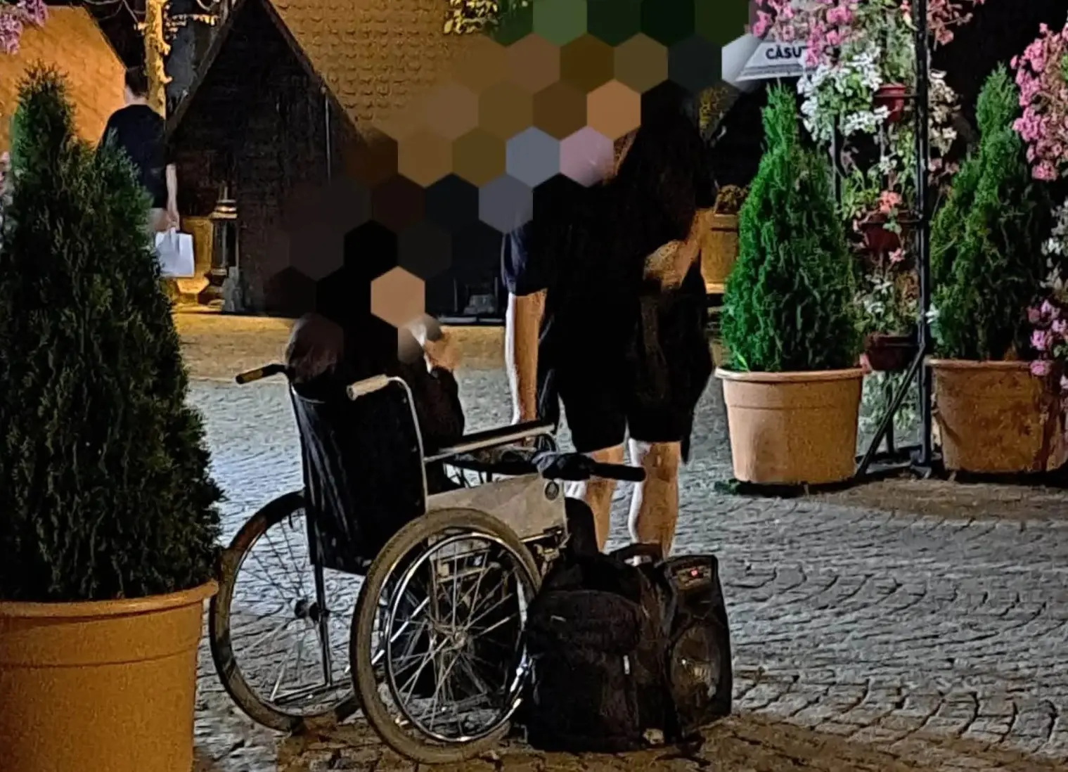 Cerșetorul cu Lexus a dat lovitura la Sfânta Parascheva! A făcut teancuri de bani în doar câteva ore